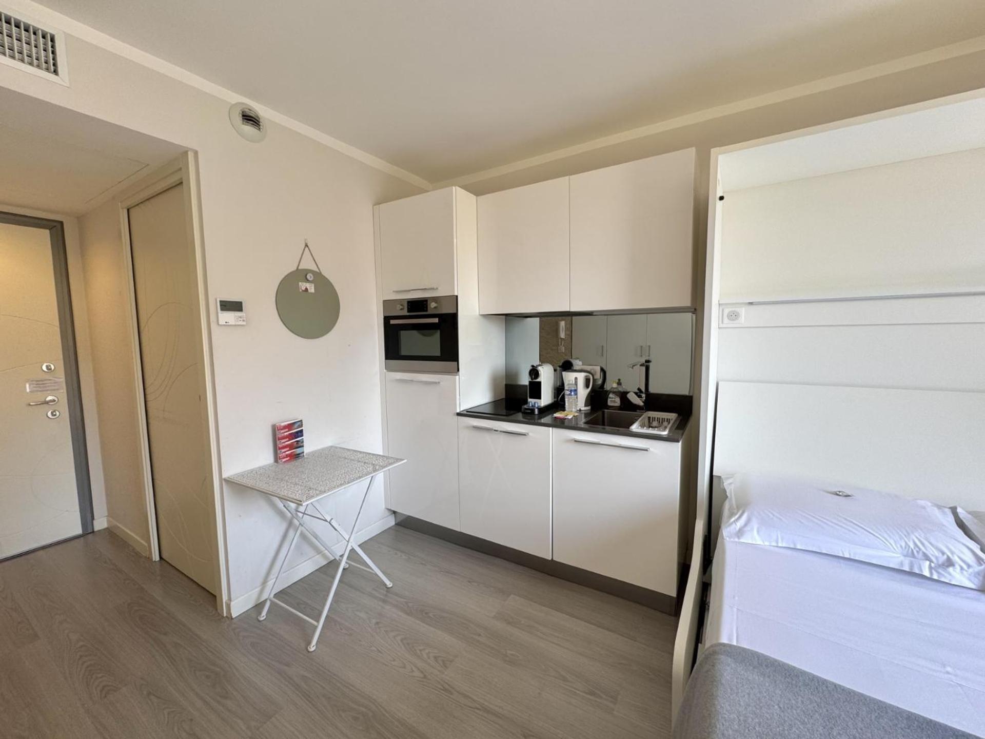 Aparthotel Riviera Nice Cote D'Azur - Old Town - Studio Ac - Sea View - 50M Promenade Des Anglais- La Maison Linda Luaran gambar