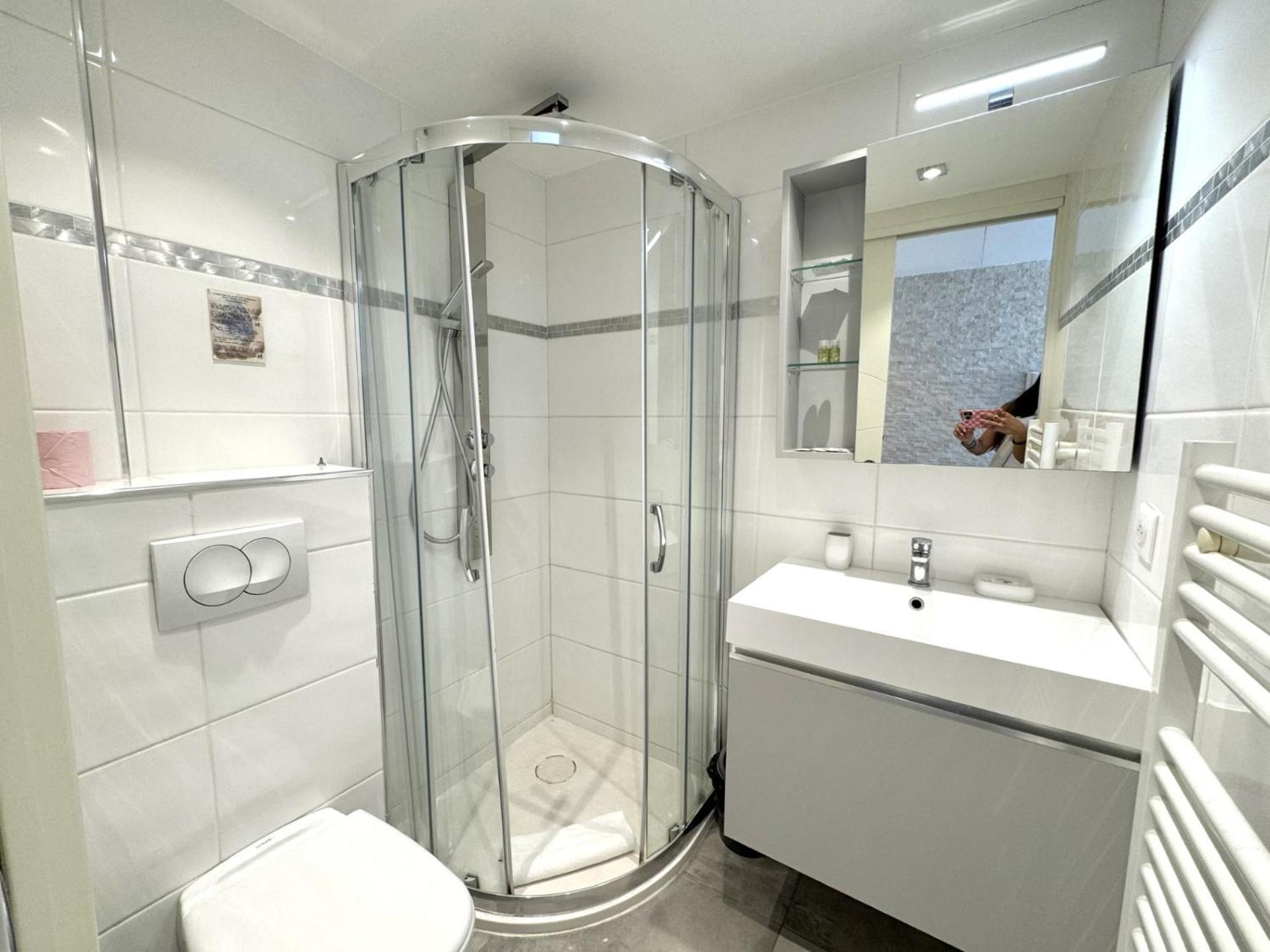Aparthotel Riviera Nice Cote D'Azur - Old Town - Studio Ac - Sea View - 50M Promenade Des Anglais- La Maison Linda Luaran gambar
